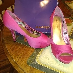 Steve Madden, madden girl heals.